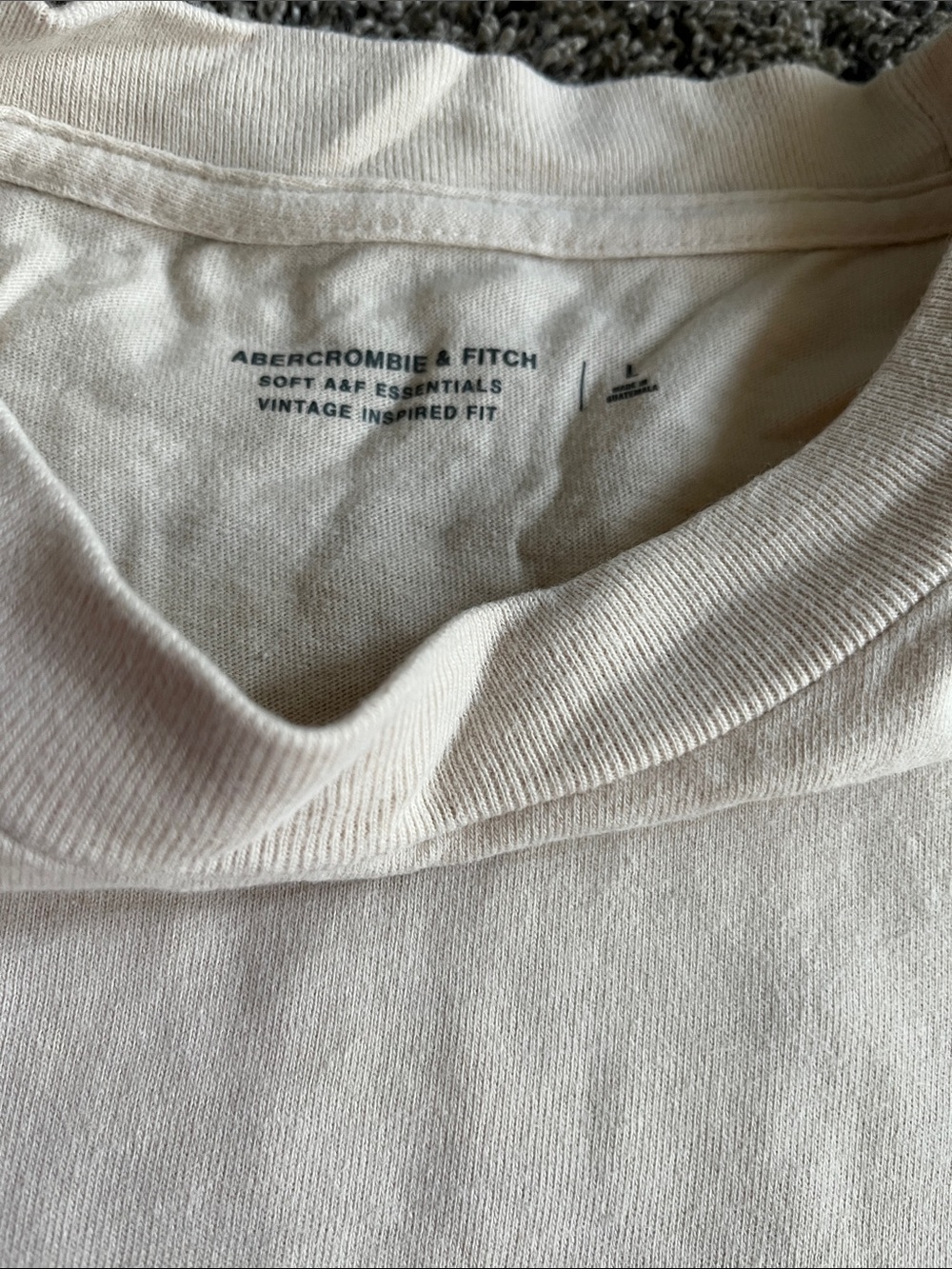 Guinness off White Tee with Gold Harp Logo. Large. Mens. Abercrombie & Fitch. - Picture 8 of 9